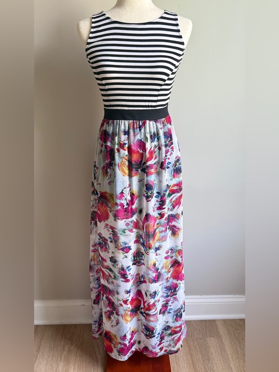 Xhilaration Dresses & Skirts - Xhilaration Black & White Striped Top Floral Sleeveless Maxi Dress